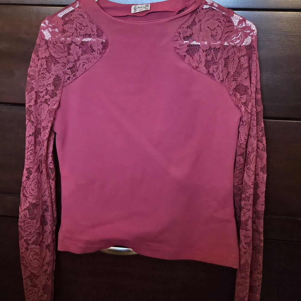 Vintage Havana Women's Lace Sleeve Long-Sleeve Top - Raspberry